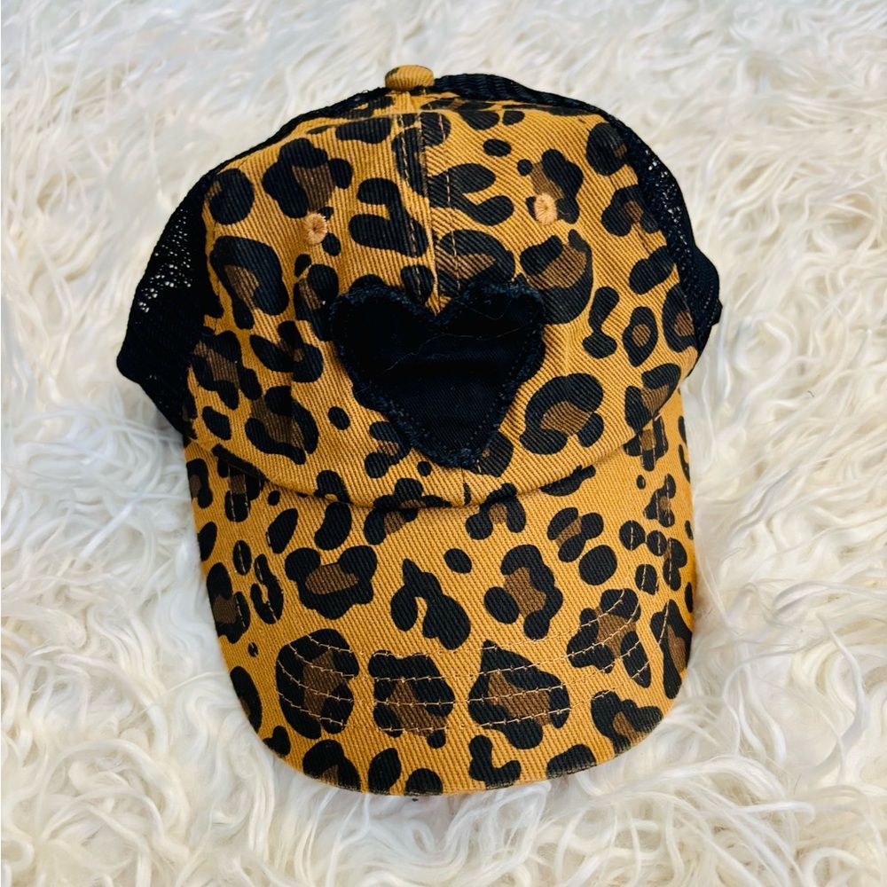 Shady Lady Leopard Print Heart Trucker Hat - Picture 2 of 3